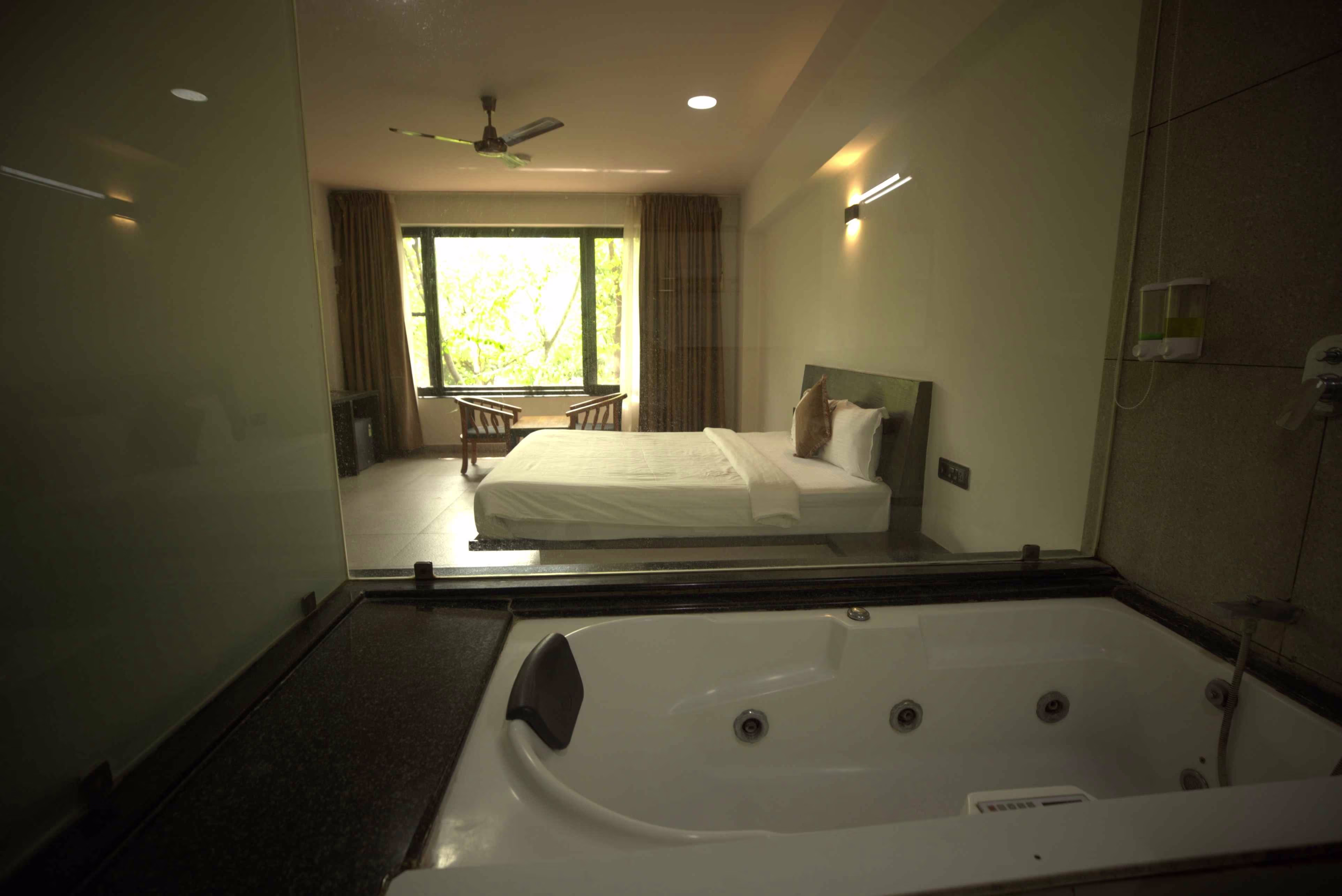 jacuzzi room at Shilhaandara Resort
